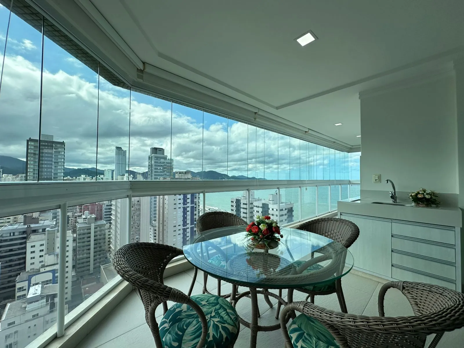 Imagem Apartamento com vista para o mar à venda com 202m2 por R$ 4.800.000,00