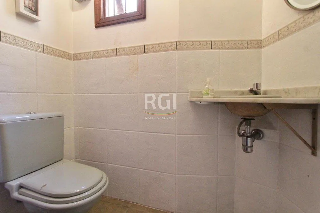 Imagem Casa para Venda - 269.06m², 4 dormitórios, sendo 2 suites, 5 vagas - Teresópolis
