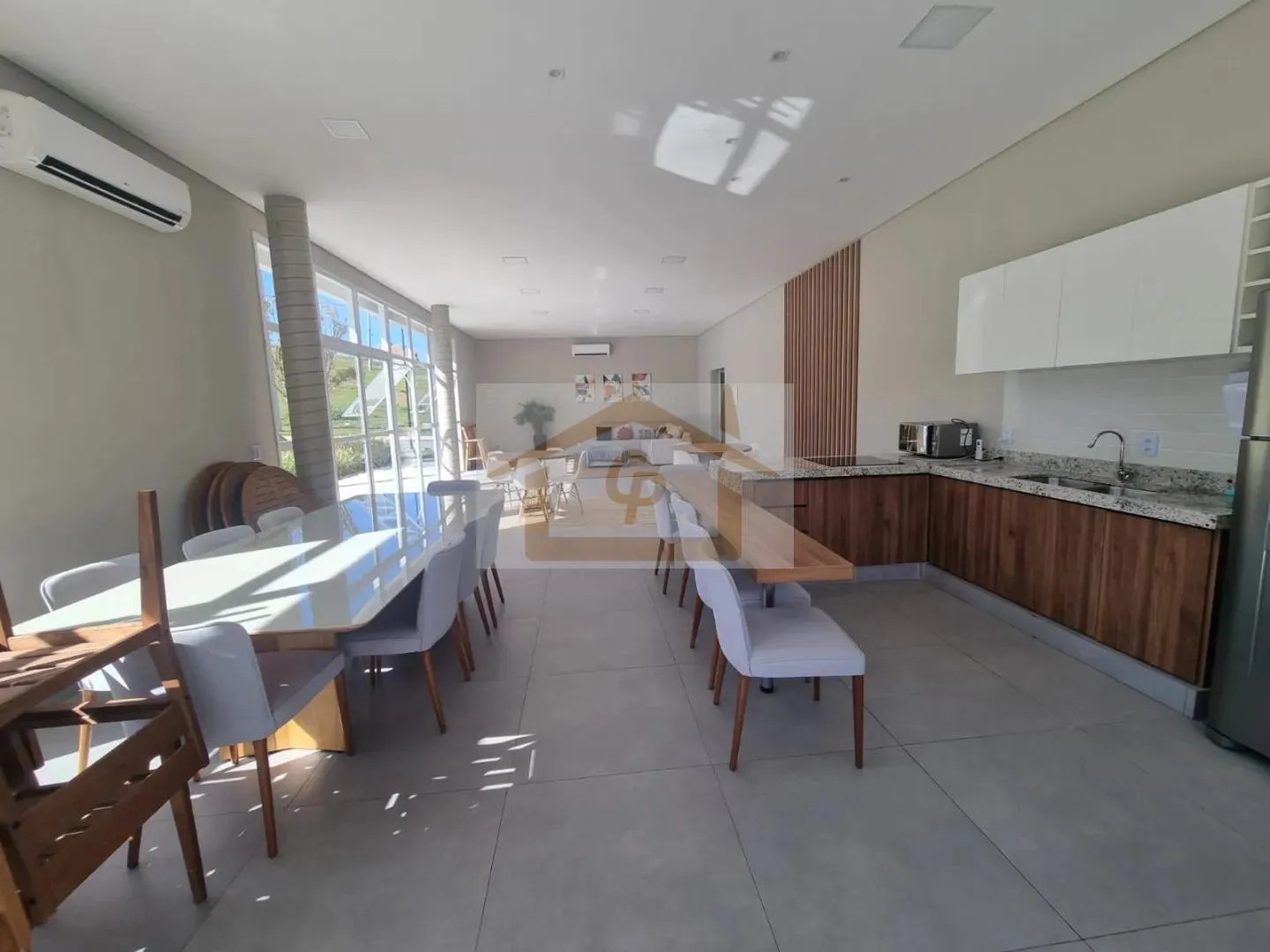 Imagem Casa com 3 quartos (um suíte), 3 vagas. Novidade na Granja Viana!