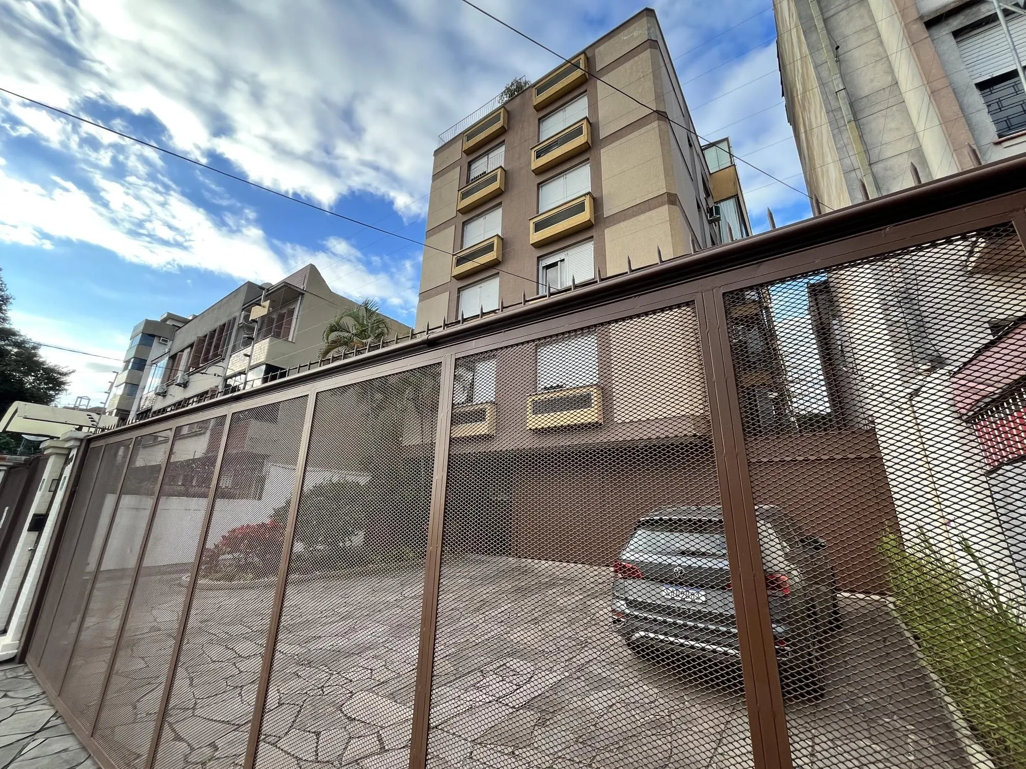 Imagem Apartamento de 1 quarto, 2 sacadas e 1 vaga de garagem no bairro Farroupilha POA