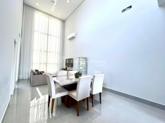 Imagem **Casa à Venda no Residencial Mont Alcino, Estrada da Roncaglia, Valinhos/SP**

Casa Mobiliada e de...