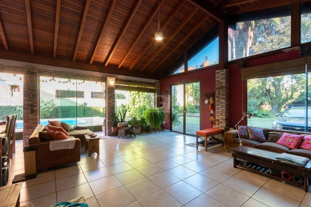 Imagem Casa para Venda - 292.21m², 4 dormitórios, sendo 2 suites, 3 vagas - Tristeza