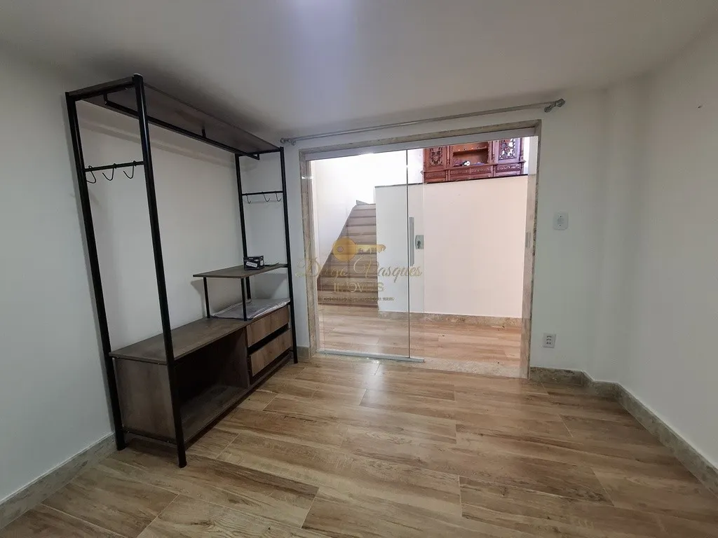 Imagem Casa em Condomínio para Venda em Teresópolis / RJ no bairro Iucas