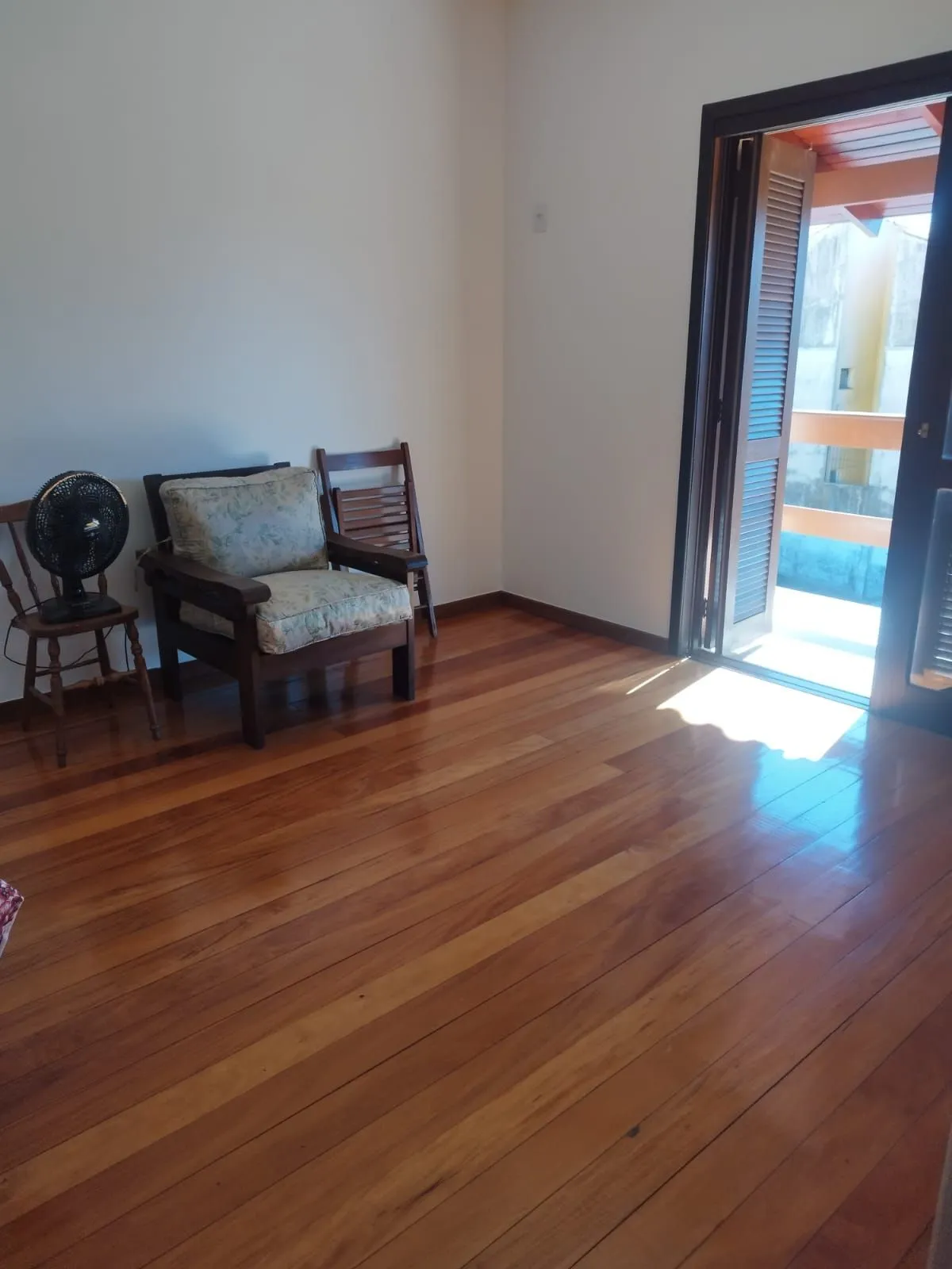 Imagem Casa de 4 dormitórios com 250 m² de área privativa