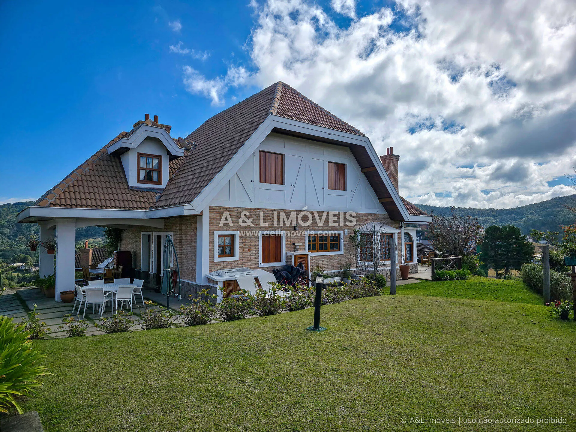 Imagem Casa no Saint Patrick em Campos do Jordão | 4 suítes, 348,50 m²
