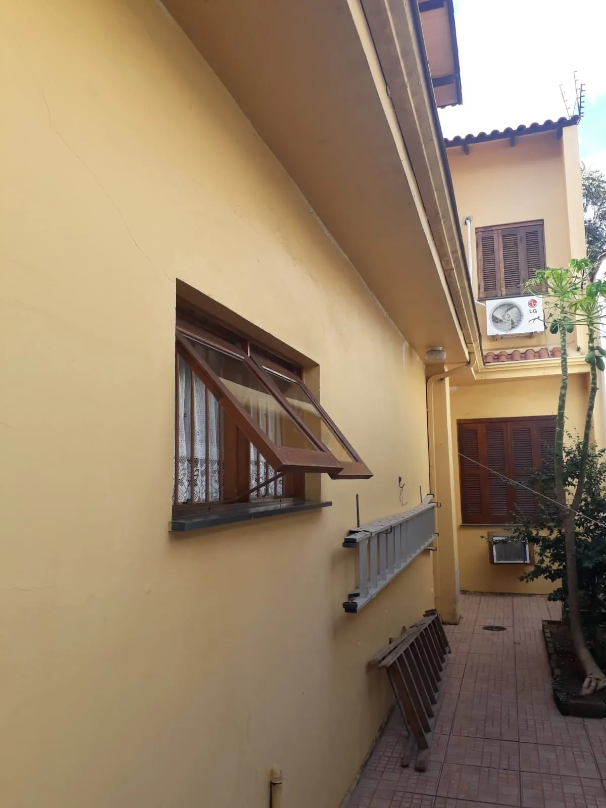Imagem Casa sobrado no bairro Auxiliadora de 3 dormitórios e 3 vagas