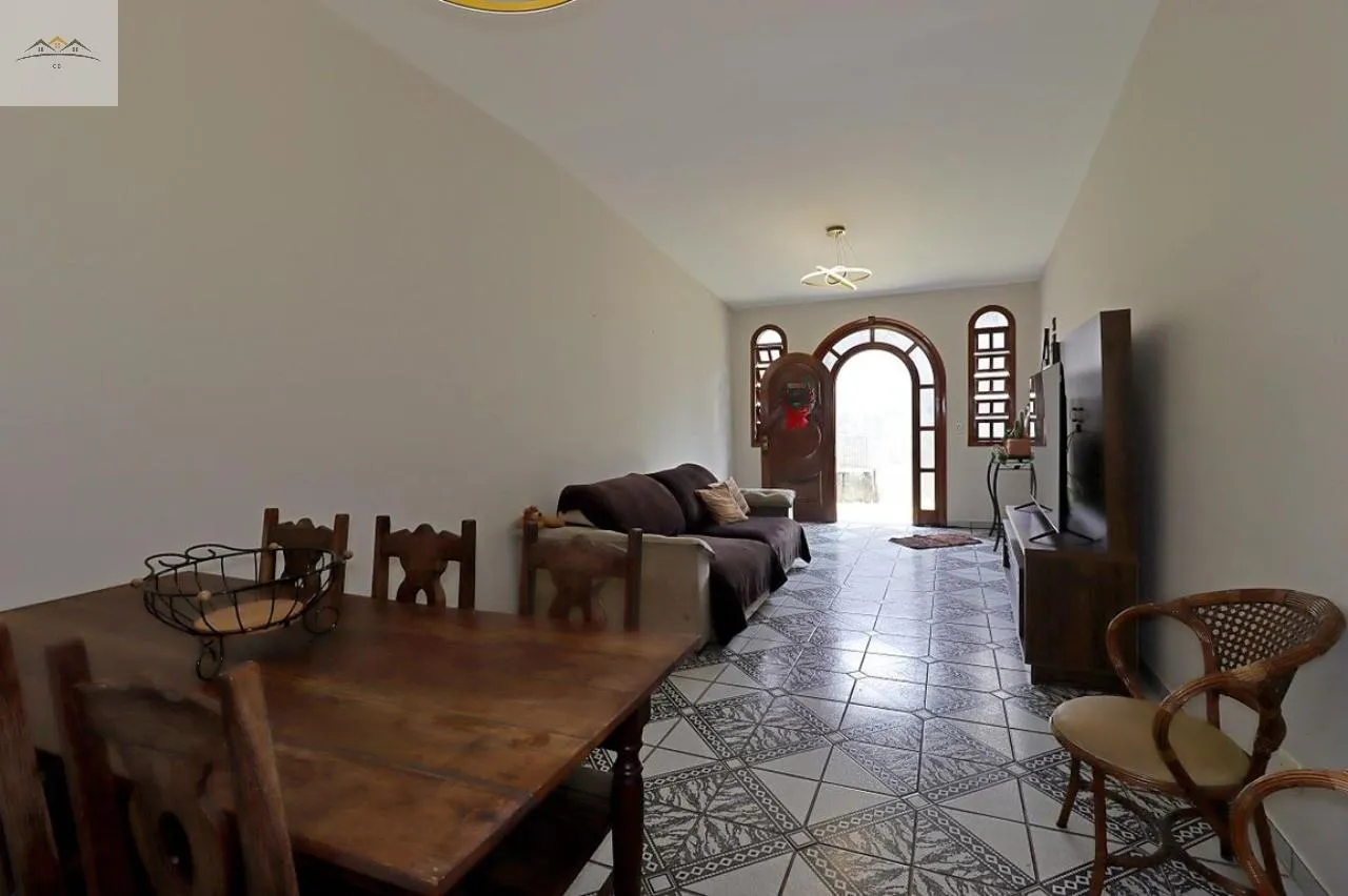 Imagem Sobrado à venda na V. Pires, Santo André 5 dorm. 2 suítes 5 vgs 280m²