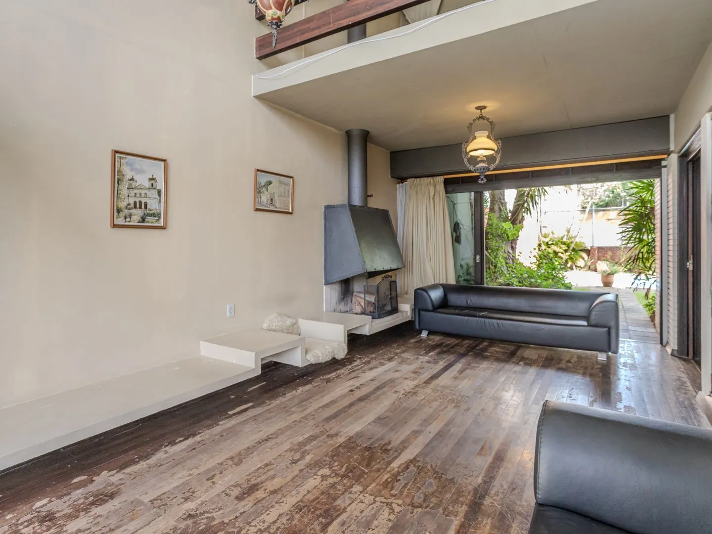 Imagem Casa sobrado no Menino Deus de 3 dormitórios e 3 vagas