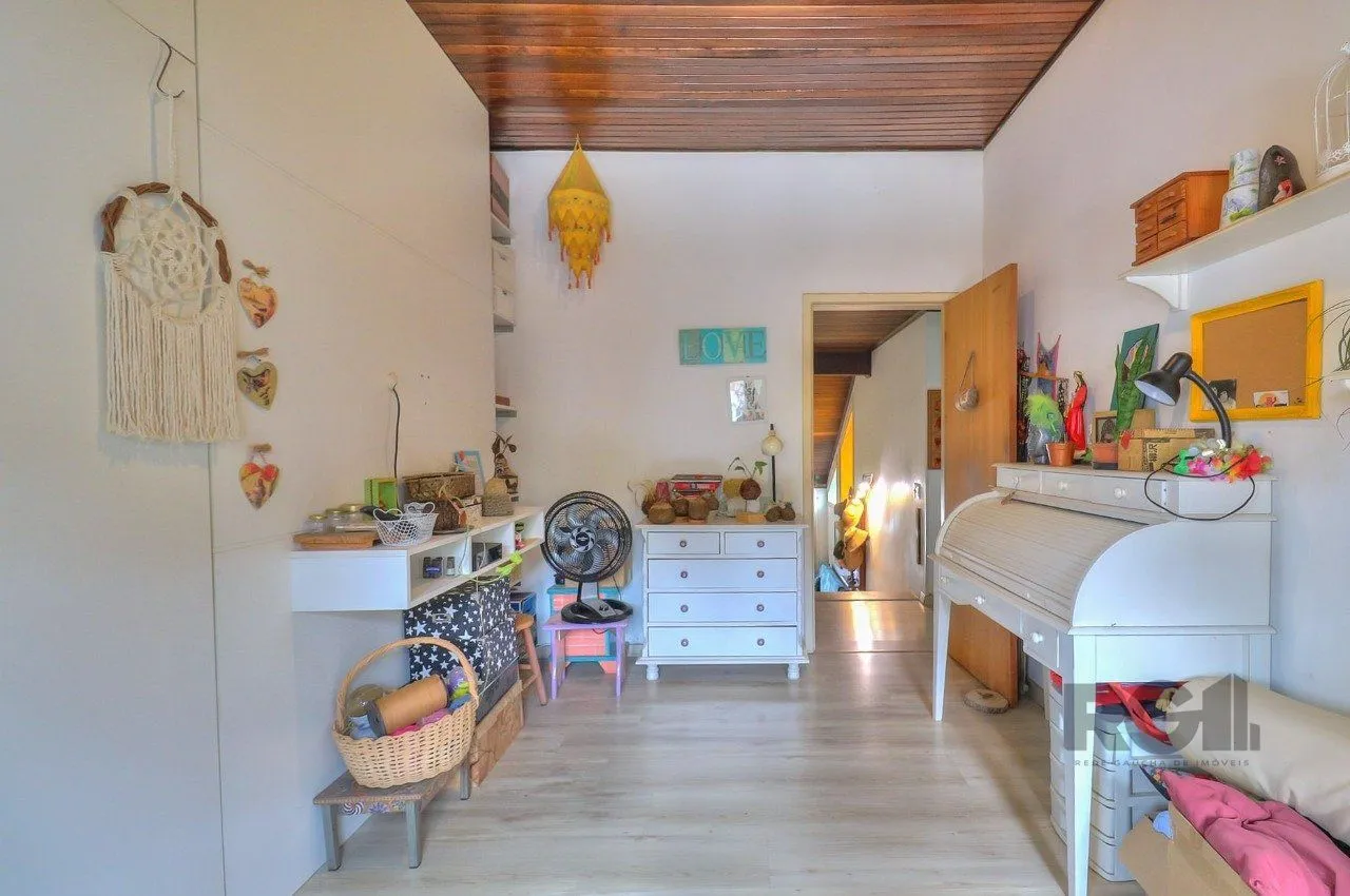 Imagem Casa a venda composta de 4 dormitórios no bairro Jardim Isabel em Porto Alegre