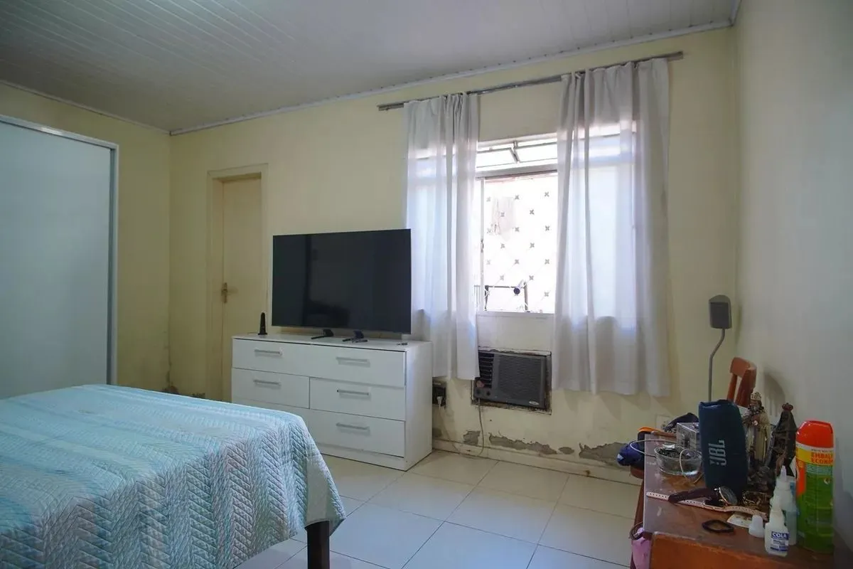 Imagem Casa Térrea com 5 dormitórios, Amplo Terreno de 300m² - Bairro Santa Rosa