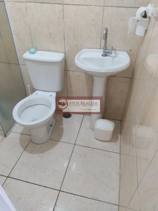 Imagem Oportunidade única de investimento no parque América. Vendo casa com Área total 243m² no parque América, Casa com 3 Dormitorios sendo 1 Suíte, vaga de garagem, 2 Kitnets com, quarto, sala, cozinha, banheiros cada, 2 salões comercial, uma grande oportunida