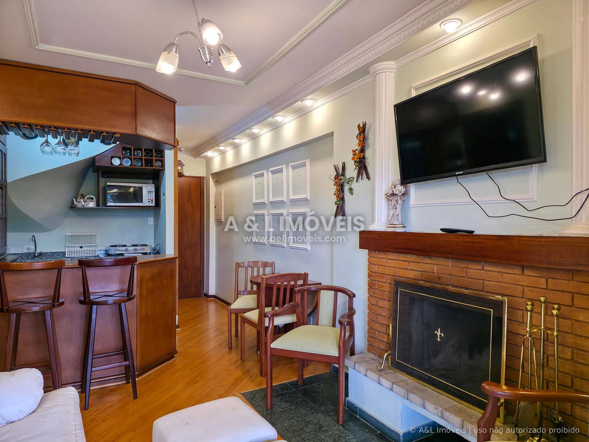Imagem Duplex em Campos do Jordão | 75 m², 2 Suítes, Lareiras e Varandas com Vista