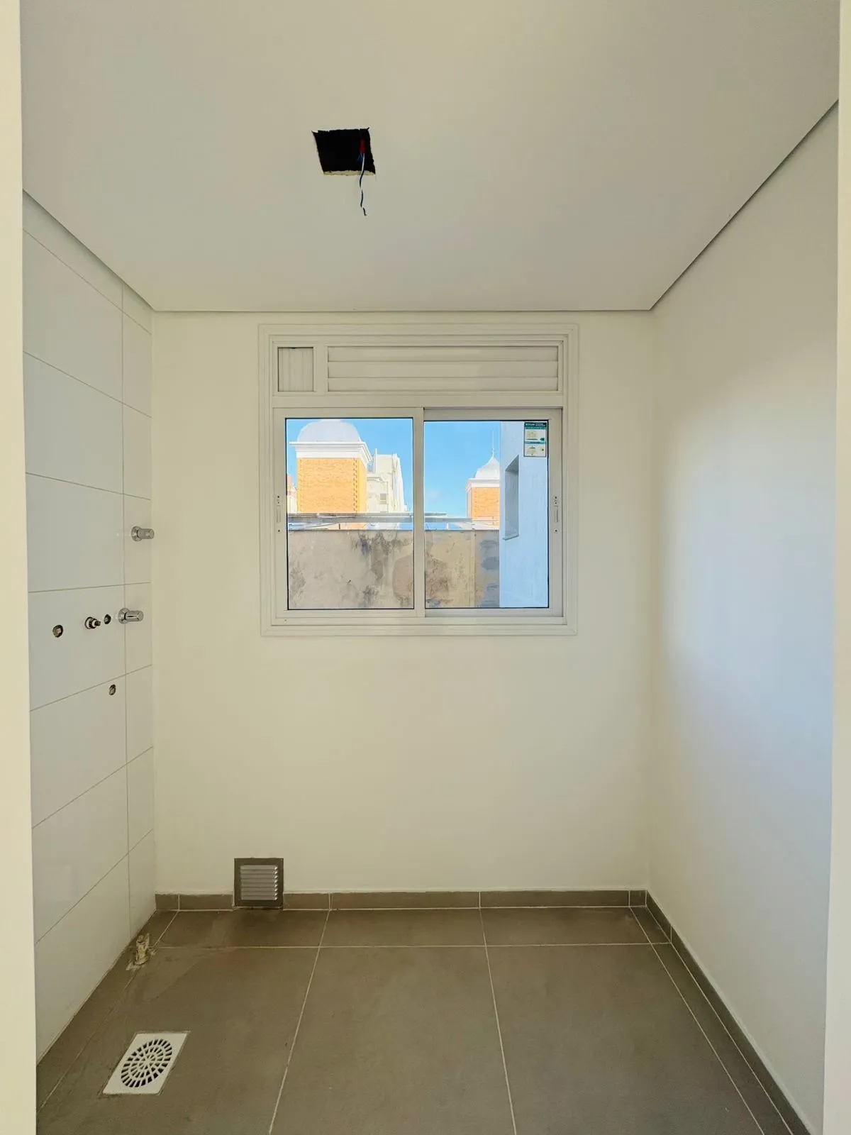 Imagem 2 Dormitórios, suíte, sacada, vaga dupla I Apartamento Novo no Jardim Botânico
