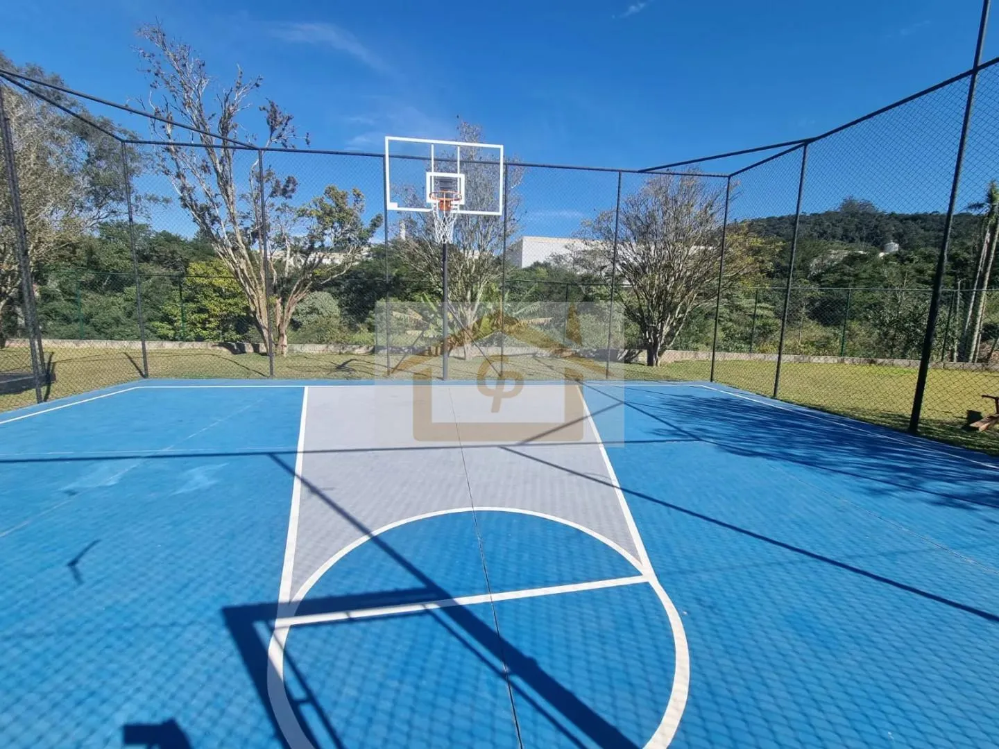 Imagem Casa com 3 quartos (um suíte), 3 vagas. Novidade na Granja Viana!