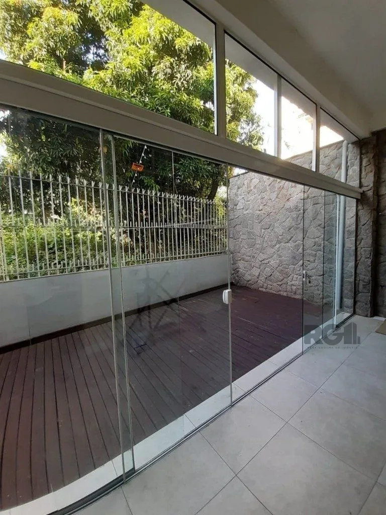 Imagem Excelente casa de 251m² com 4 dormitórios.