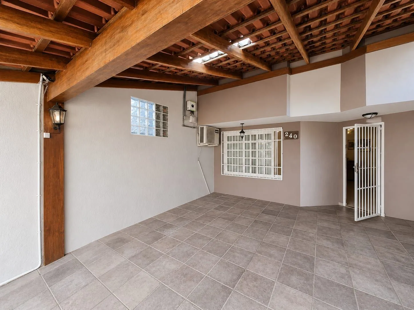 Imagem Casa 03 dormitórios no bairro Guarujá em Porto Alegre