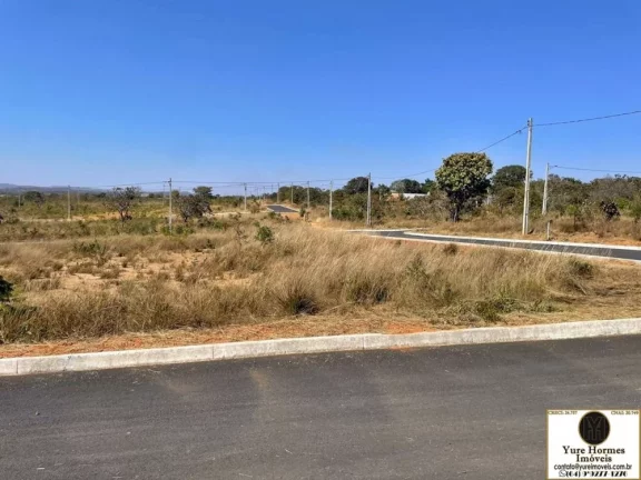 Imagem Lote de Esquina com 346,60 Metros no Loteamento Lagoa Golden