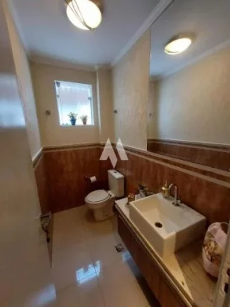 Imagem Casa triplex com piscina á venda em Santos