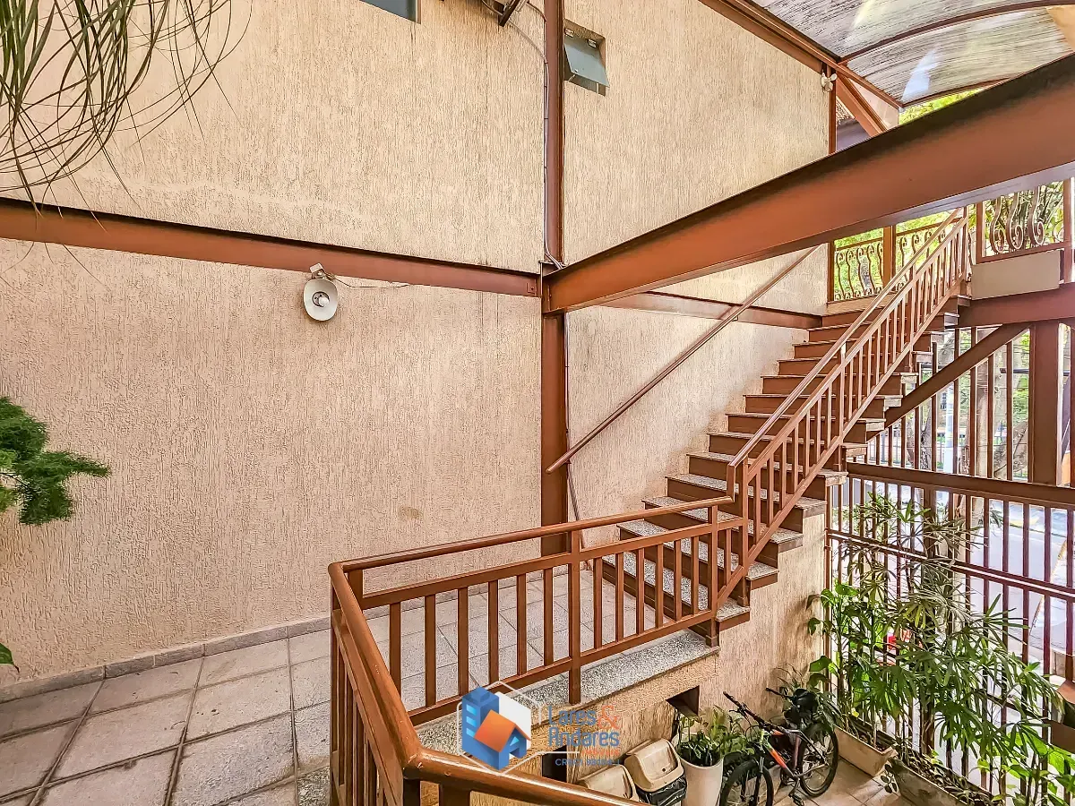 Imagem Conjunto comercial para venda em Vila Uberabinha, 675m²