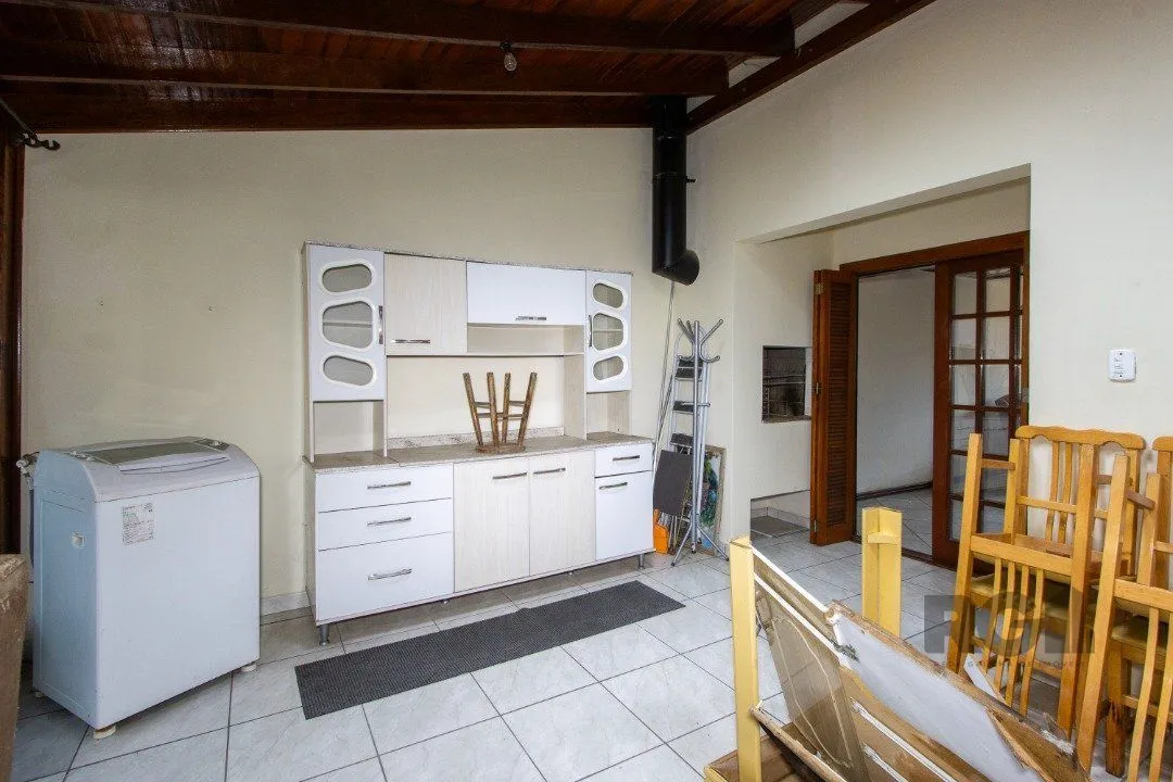 Imagem Casa em Condomínio na Zona Sul, no bairro Hípica, com 2 dormitórios, living para dois ambientes, cozinha mobiliada, lavabo