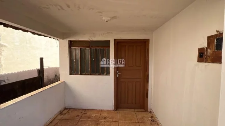 Imagem Casa à venda no bairro Vila Militar, Uberaba - 2 dormitórios e amplo quintal!