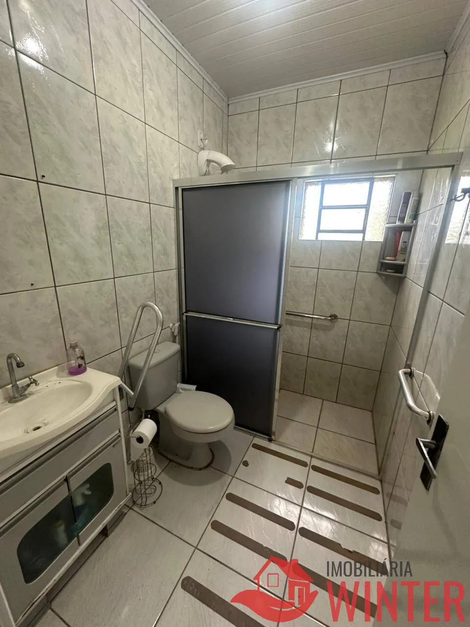 Imagem Casa com 4 dormitórios e galpão no Arroio Feliz.