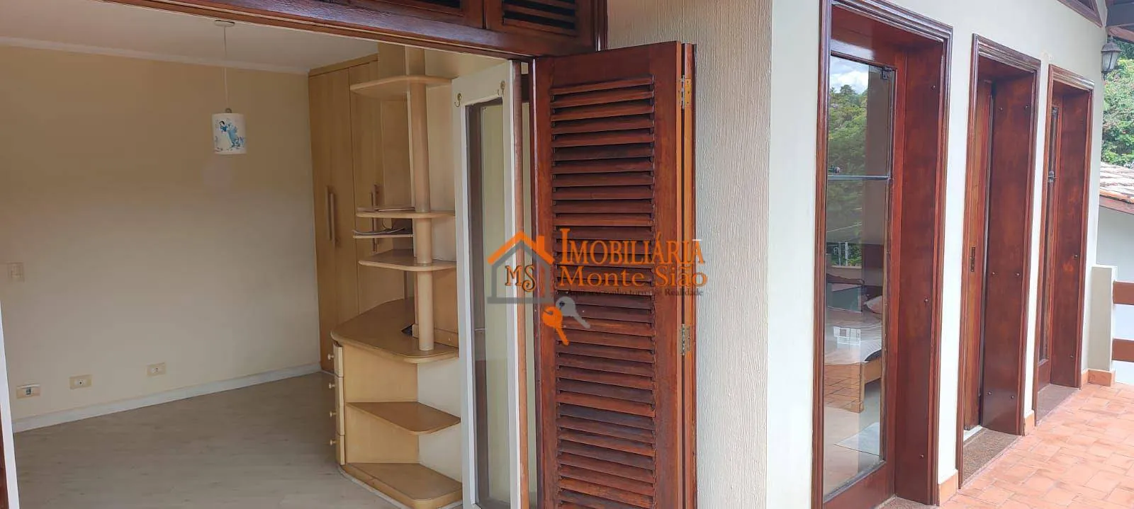 Imagem Sobrado com 4 dormitórios à venda, 500 m² por R$ 2.500.000,00 - Arujazinho II - Arujá/SP