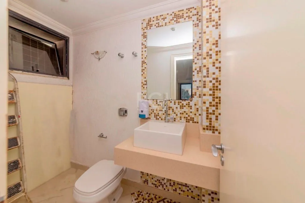Imagem Conjunto Comercial de 129,57m2 nas Três Figueiras para comprar