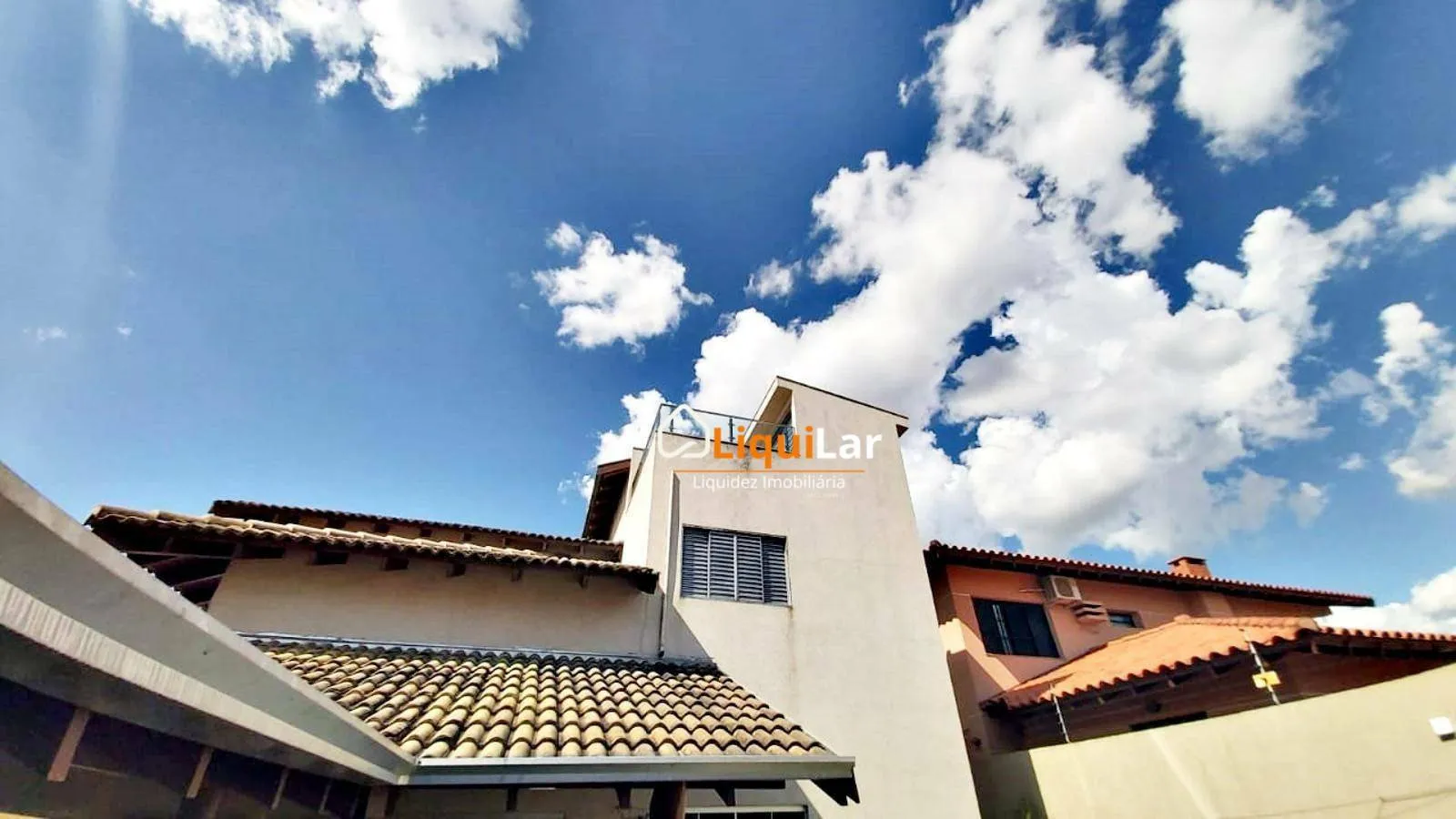 Imagem Sobrado à Venda com 3 Suítes e Vista para o Shopping Campo Grande