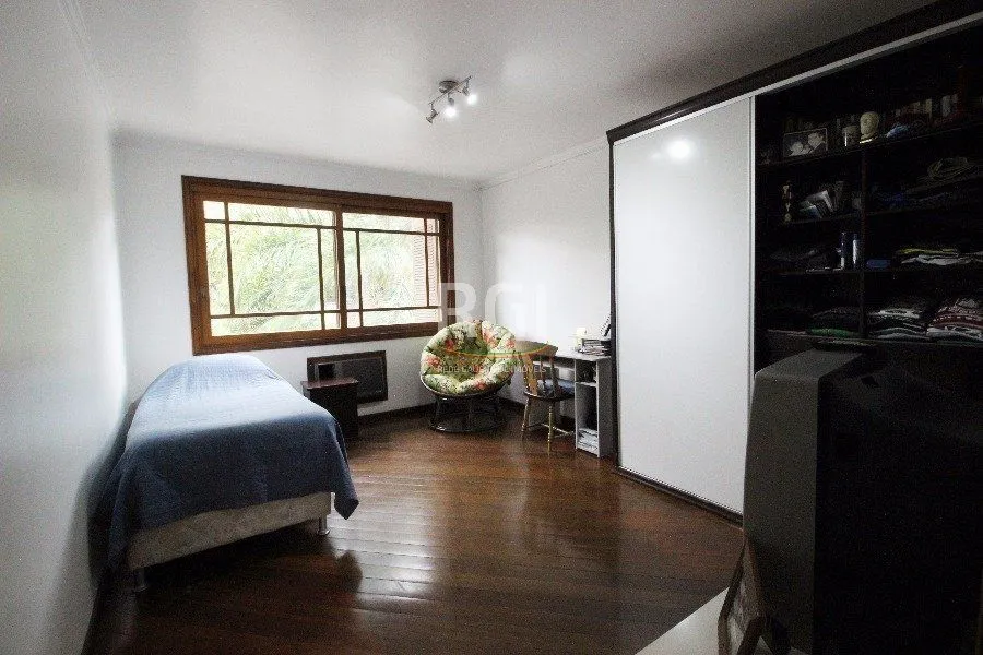 Imagem Casa para Venda - 280m², 3 dormitórios, 2 vagas - Petrópolis