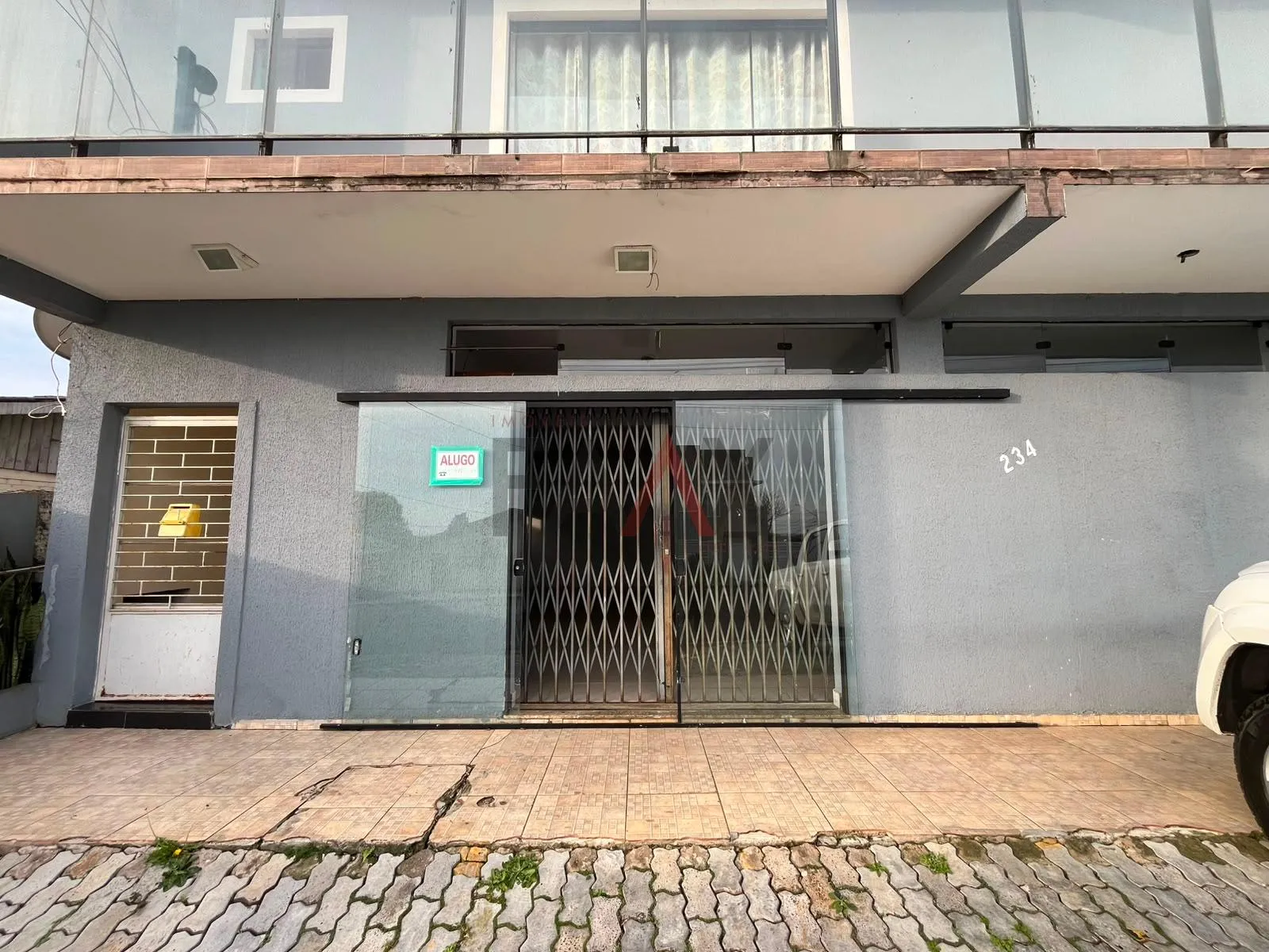 Sala Comercial 65m² na Santa Cruz com Estacionamento Próximo a Faculdades.