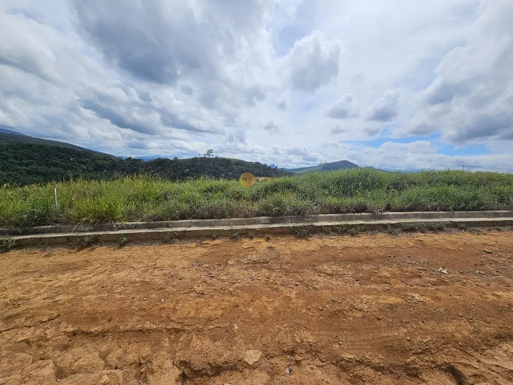 Imagem Terreno em Condomínio para Venda em Teresópolis / RJ no bairro Pessegueiros