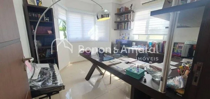 Imagem Casa de Condomínio com 304 m² e 4 Quartos