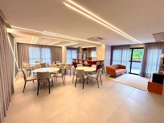 Imagem Apartamento com 2 dormitórios sendo 1 suíte e 1 vaga na Praia dos Amores em Balneário Camboriú