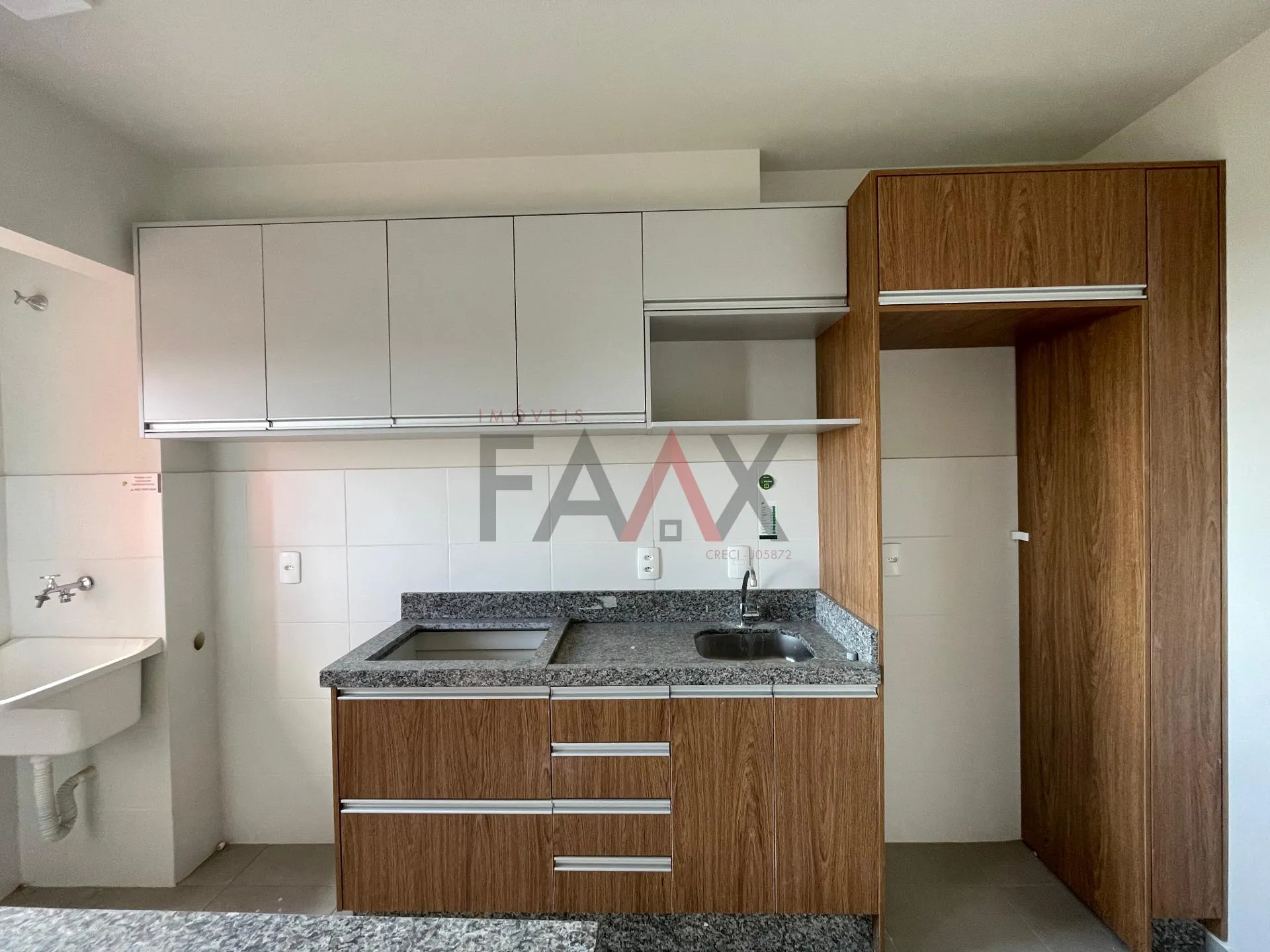 Foto do imóvel Apartamento Semi Mobiliado no Vista Batel com 3 Quartos e Varanda com Churrasqueira