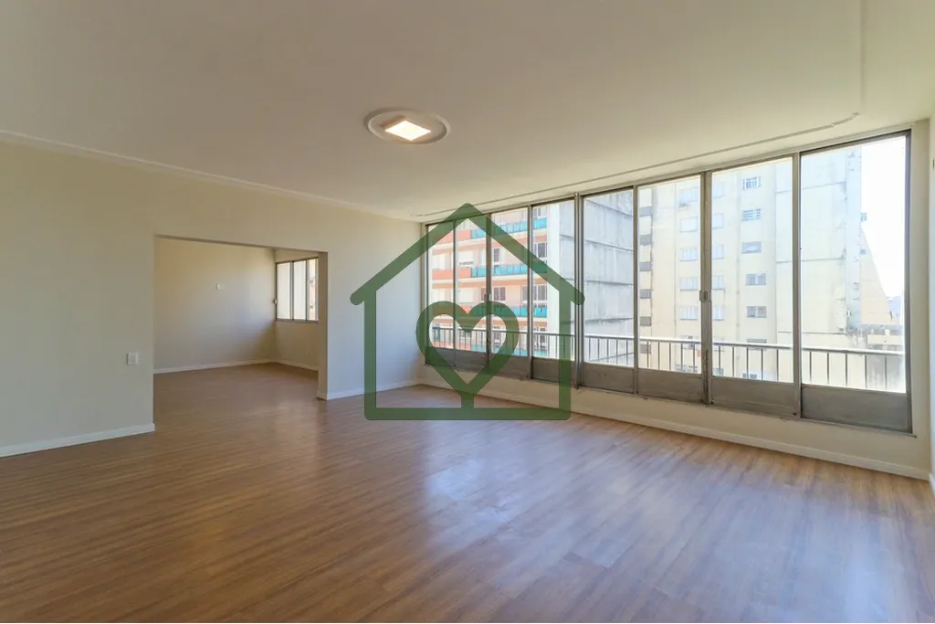 Imagem Apartamento com três dormitórios sendo uma suíte, cuja sacada permite visualizar o nascer e o pô...