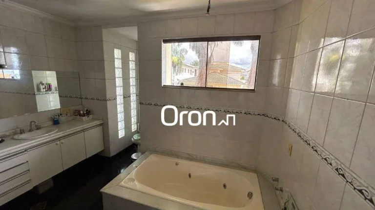 Imagem Sobrado à venda, 280 m² por R$ 2.250.000,00 - Jardins Madri - Goiânia/GO