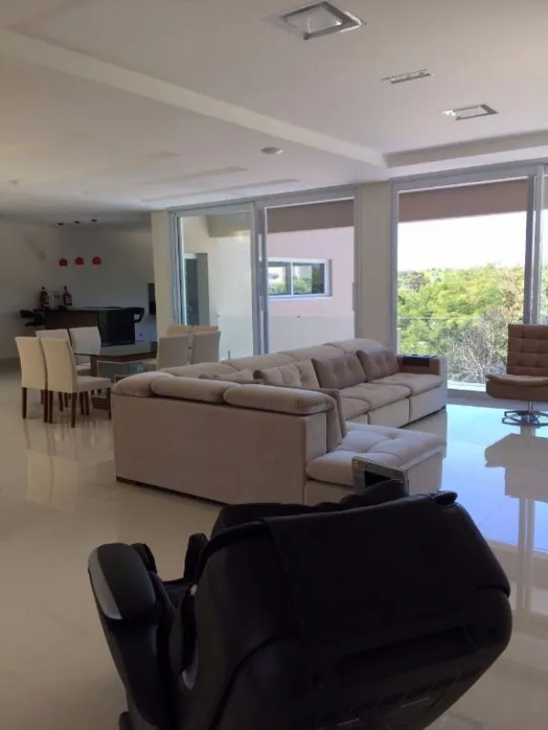 Imagem Luxuosa Casa em Condomínio: 4 Quartos, 4 Suítes, 3 Salas e 620m² em Valinhos-SP, Condomínio Zurich Dorf