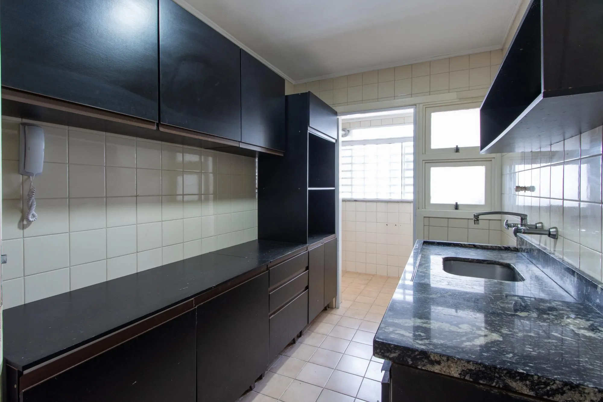 Imagem Cobertura com 137m², no Bairro Cristal, de 2 dormitórios, sento uma suíte, ampla sacada, churrasqueira, vista panorâmica, vaga coberta.