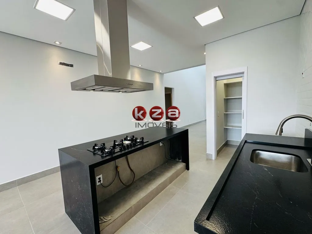 Imagem Casa de luxo em Condomínio Zurich Dorf: 3 quartos, 3 suítes, 2 salas, 5 banheiros, 4 vagas, 230m² em Valinhos-SP