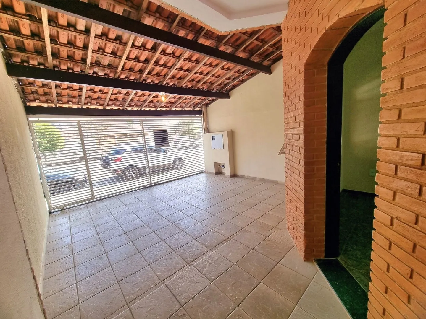 Imagem Sobrado Imponente com 3 Pavimentos, Suíte Master, Terraço Panorâmico e Garagem para 2 Carros em Excelente Localização