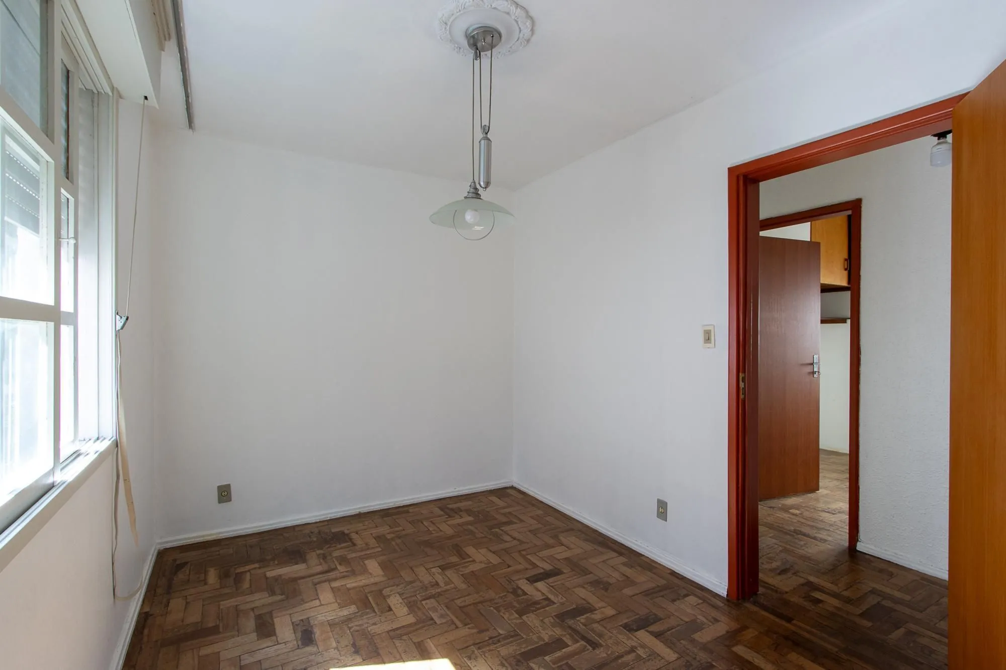 Imagem APARTAMENTO 4 QUARTOS DESOCUPADO - BAIRRO MENINO DEUS