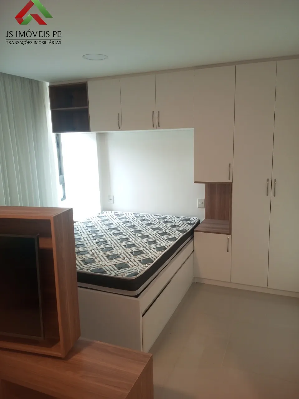 Imagem Imperdível! Apartamento Mobiliado para locação em Piedade, Jaboatão dos Guararapes-PE: 1 quarto, 2 salas, 1 banheiro, 1 vaga de garagem.