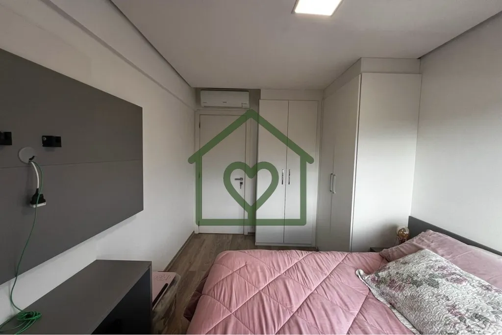 Imagem Descubra o charme e a conveniência deste aconchegante apartamento situado no coração de Porto Ale...