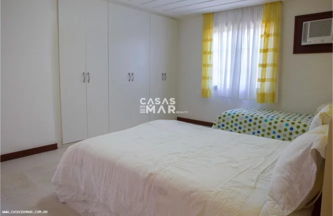 Imagem Imperdível: Casa em Condomínio de Luxo em Geribá, Búzios-RJ! 4 quartos, 4 suítes, 5 banheiros, 2 vagas, 300m². Venha conferir!