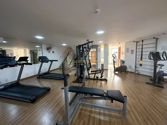 Imagem Excelente apartamento com armários em todos os cômodos, com área de lazer completa.