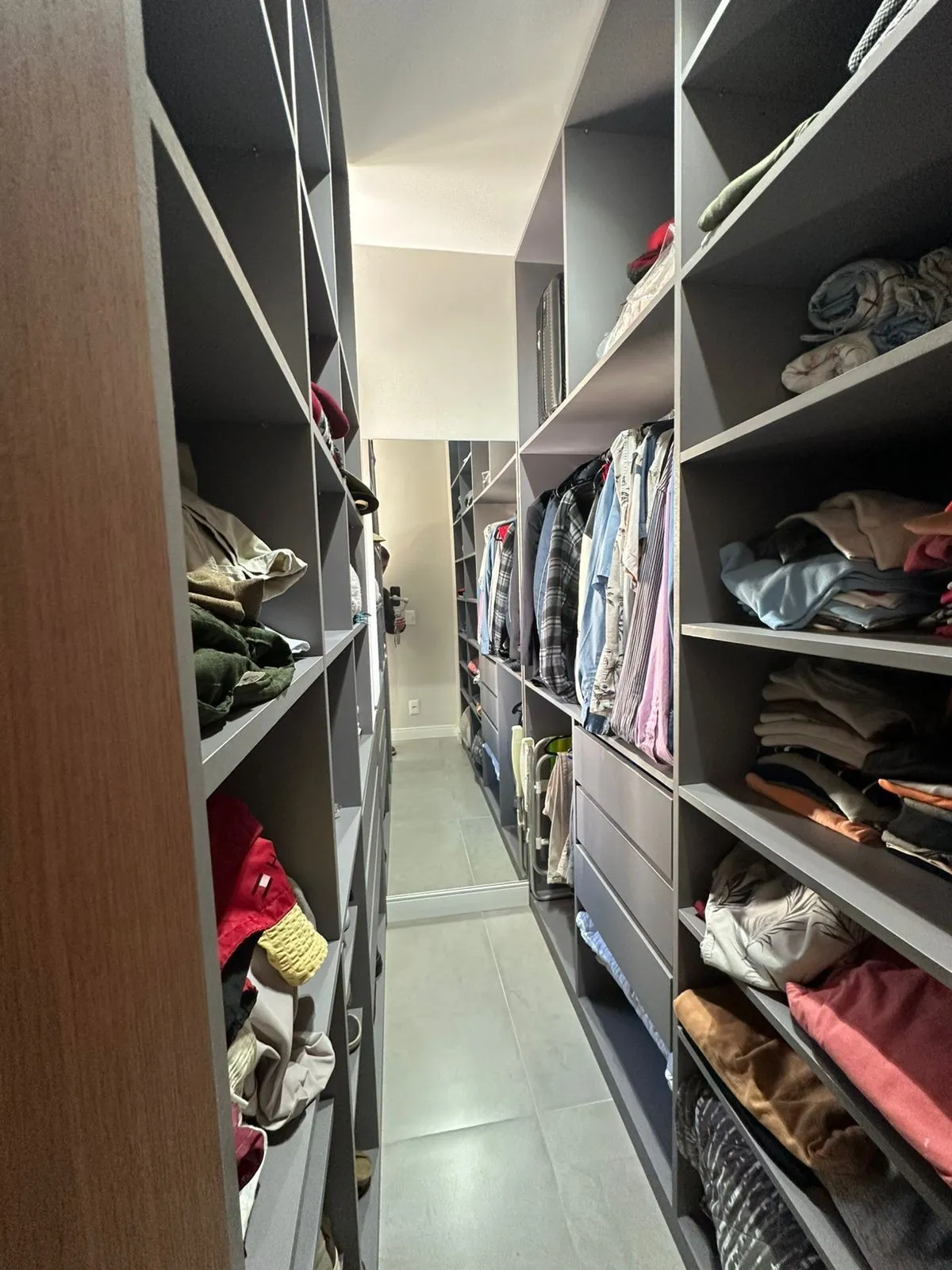 Imagem Apartamento Mobiliado e Reformado com Closet, Churrasqueira e Infraestrutura Completa no Centro de Porto Alegre