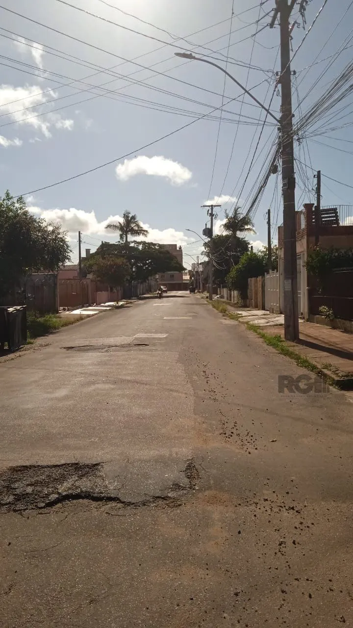 Imagem Casa 3 dormitórios, vagas de garagem, Bairro Vila Cachoeirinha