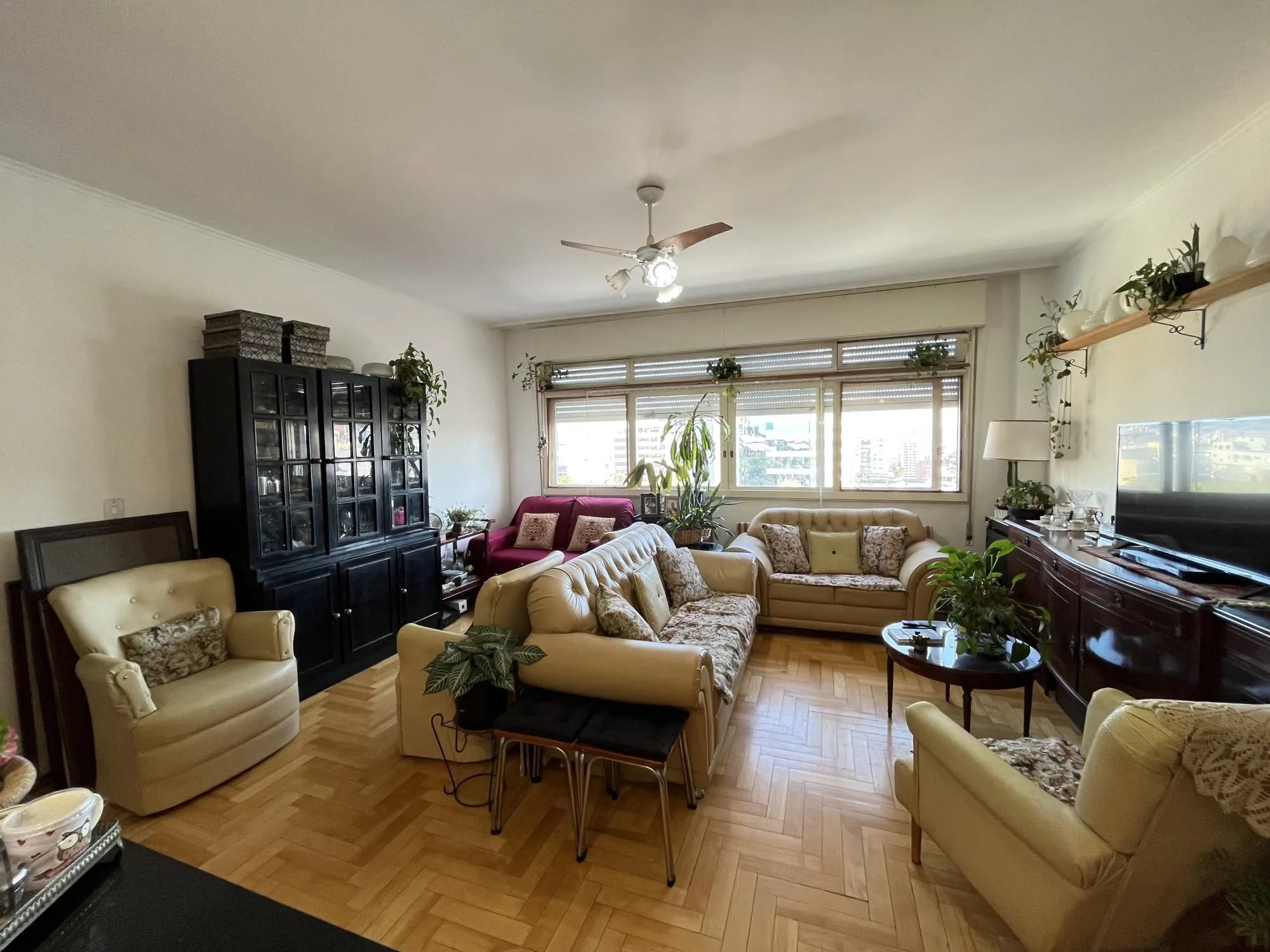 Imagem Apartamento de 3 quartos, suíte e 1 vaga de garagem no bairro Bom Fim em POA/RS
