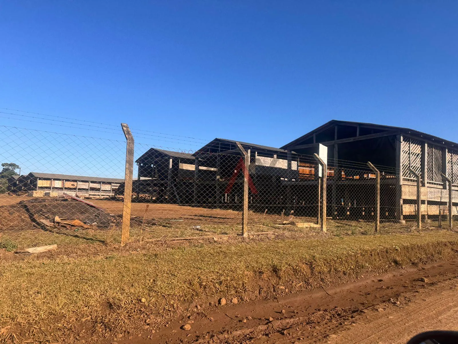 Imagem Terreno de 21.000m e 3.000,00m de área construída com ótima localização à venda na Palmeirinha, PR